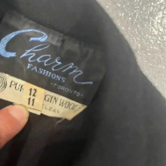 Elegant Black and Yellow Long Sleeve Dress - Picture 8 of 9